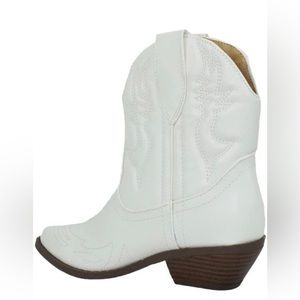 Size 7.5 cowgirl cowboy ankle boot pointed toe